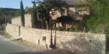 Calade en trottoir - Gordes