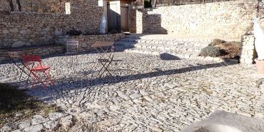 Cabanon, mur et calade - Sainte-Croix-à-Lauze