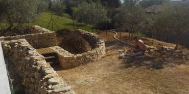 Habillage butte piscine - Corbières