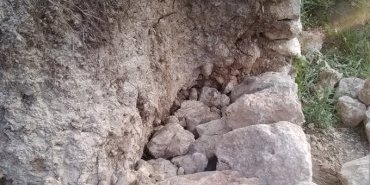 Reprise d'un mur en bordure d'une ancienne descente caladée du (…)