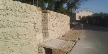 Calade en trottoir - Gordes
