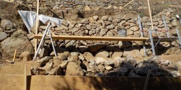 Le mur monte... Vue du chantier.