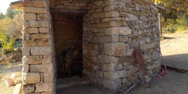 Cabanon, mur et calade - Sainte-Croix-à-Lauze