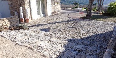 Cabanon, mur et calade - Sainte-Croix-à-Lauze