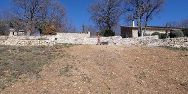Cabanon, mur et calade - Sainte-Croix-à-Lauze